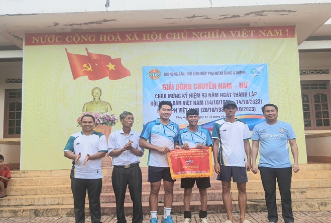 Xã Băng A Drênh tổ chức gải bóng chuyền chào mừng kỷ niệm  93 năm ngày thành lập hội Nông dân và hội Liên hiệp phụ nữ Việt Nam 