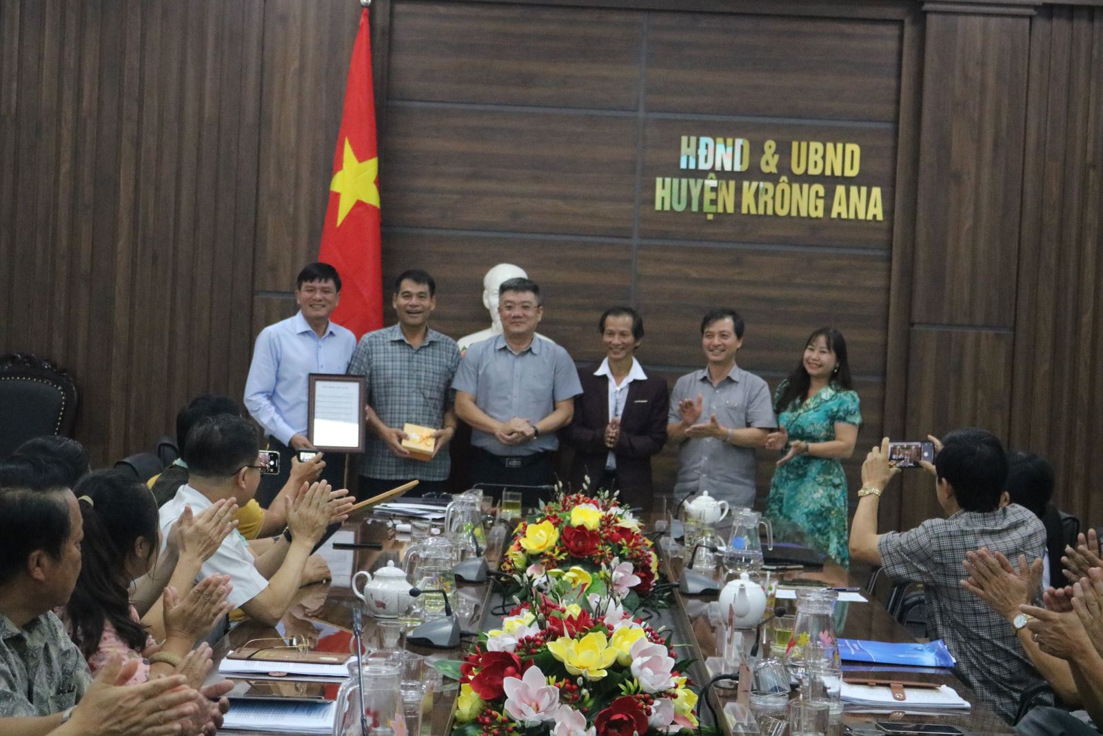 Nhạc sỹ Hoàng Thúc tặng bài hát “Chiều Krông Ana em hát” cho huyện Krông Ana